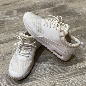 NIKE AIR MAX THEA. 4-y